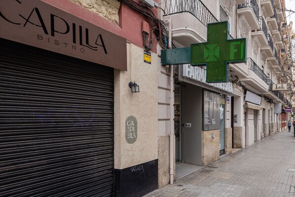 تفاصيل الفندق من الخارج