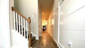 Interior - Charming 3-bedroom villa with WiFi and AC in marvelous Raleigh (Raleigh)