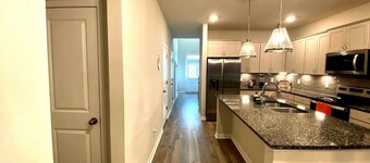 Charming 3-bedroom villa with WiFi and AC in marvelous Raleigh