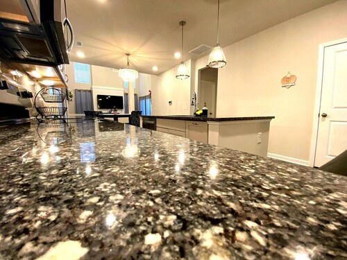 Charming 3-bedroom villa with WiFi and AC in marvelous Raleigh