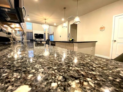 Charming 3-bedroom villa with WiFi and AC in marvelous Raleigh