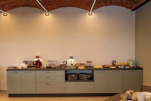 Daily continental breakfast for a fee - Agriturismo Corte Casa Erminia (Lazise)
