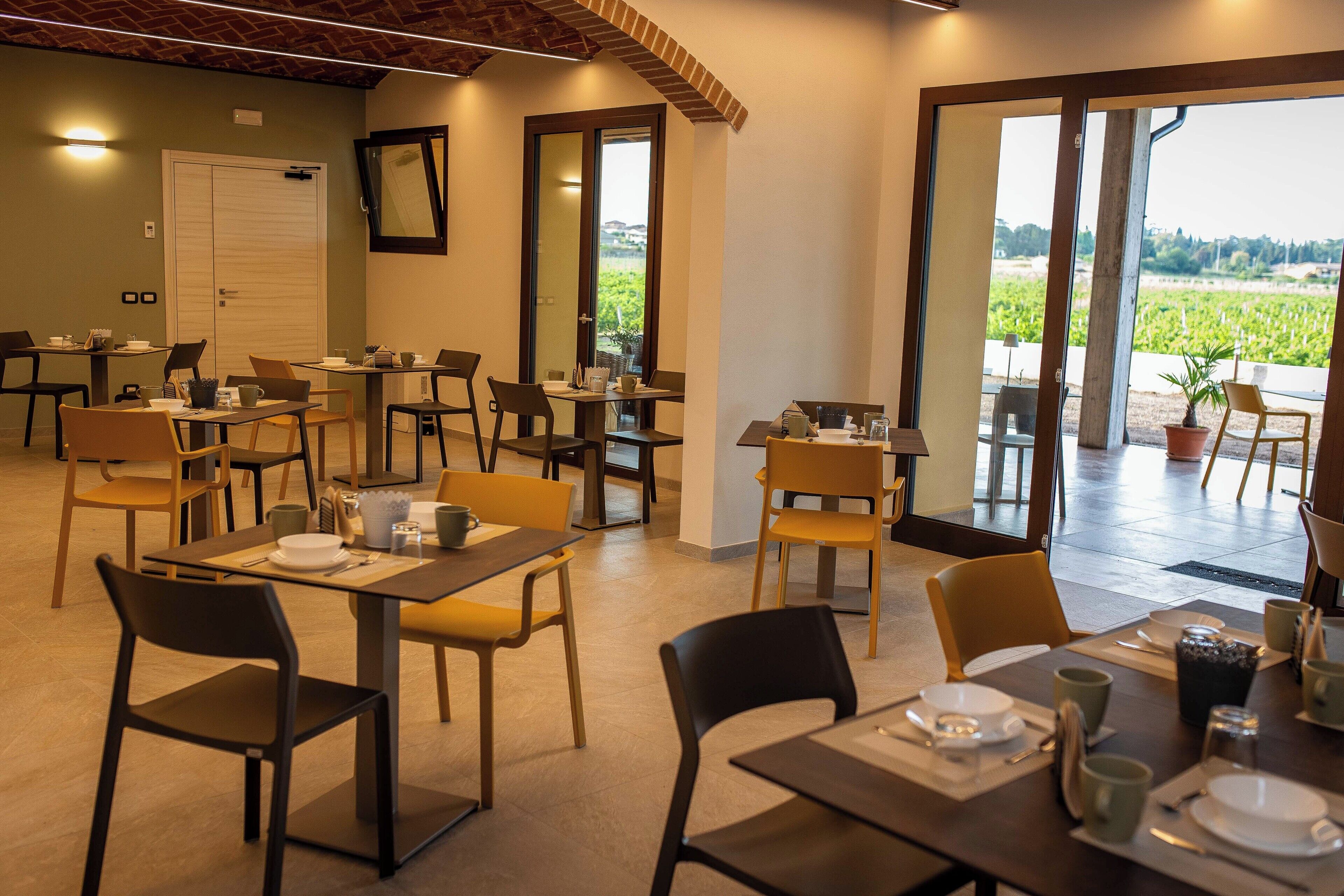 Tägliches kontinentales Frühstück (10 EUR pro Person)