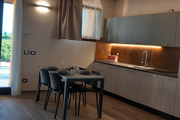 Apartment, Blick auf den Weinberg | Wohnbereich