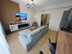 公寓, 无烟房, 阳台 | 起居区 | 55-英寸LED 电视(配备数码频道)