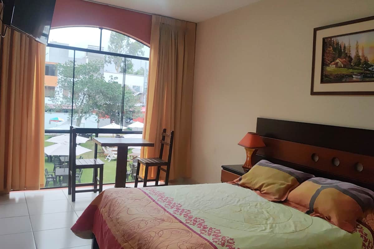 Kamer, 1 twee- of 2 eenpersoonsbedden, 1 queensize bed, uitzicht op tuin | Gratis wifi
