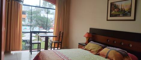 Habitación con 1 cama matrimonial o 2 individuales, 1 cama Queen size, vista al jardín | Wifi gratis