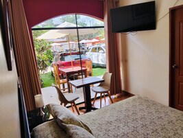 标准双人房, 多张床, 花园景观 | 免费 WiFi、床单