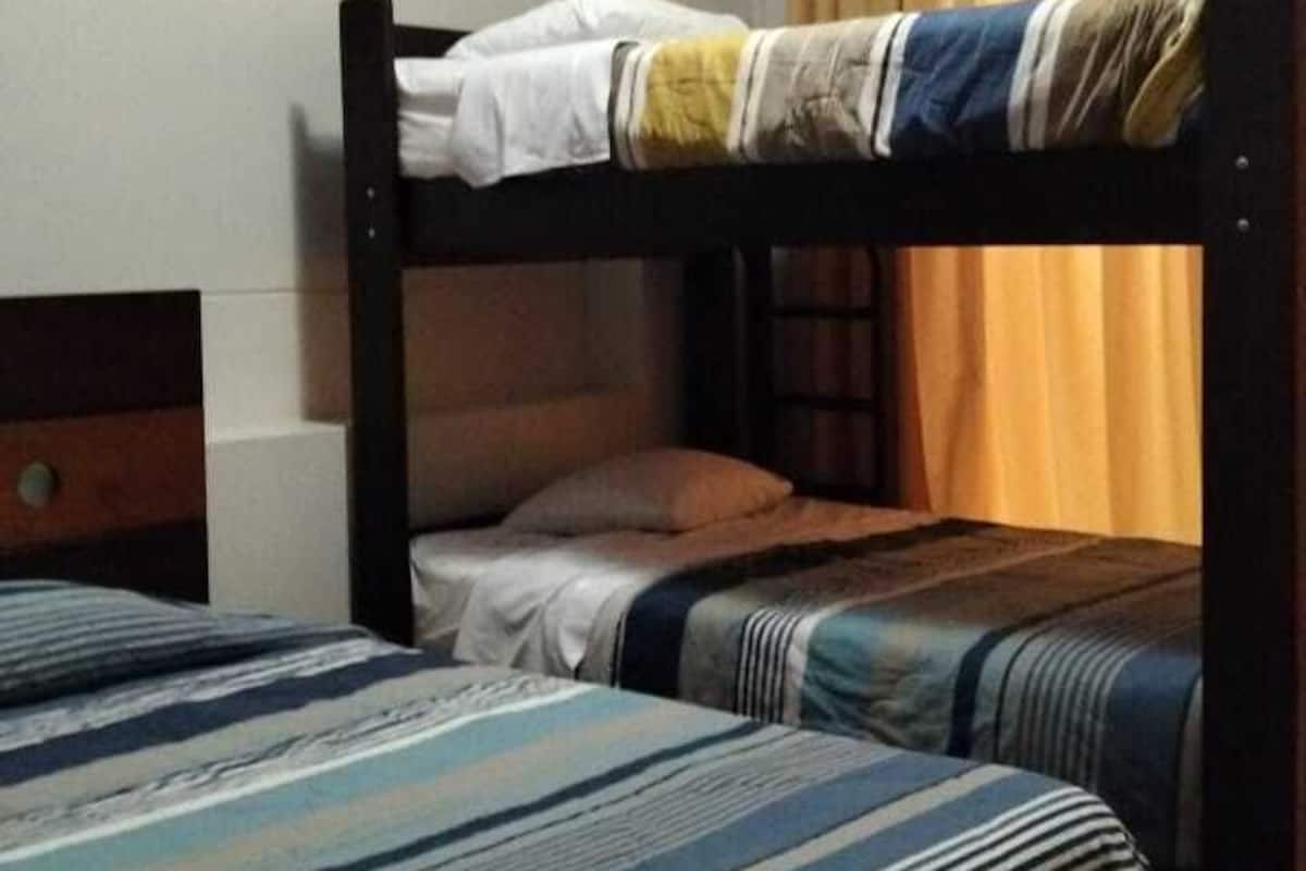 Familie bungalow, Meerdere bedden | Gratis wifi, beddengoed