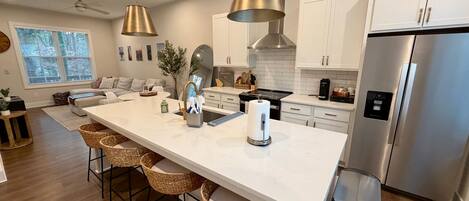 Mikrowelle, Ofen, Herdplatte, Geschirrspüler