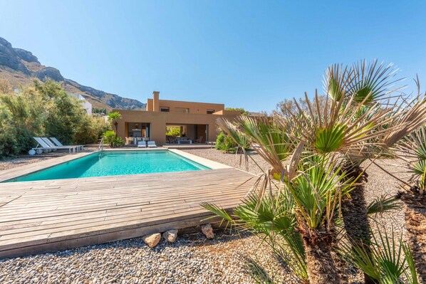 Villa | Pool | Indoor pool, outdoor pool