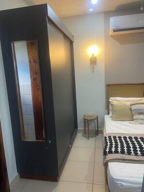 2 bedrooms, WiFi, bed sheets