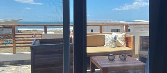 Ocean Side Modern Tiny Home in Beach Paradise with Resort Amenities