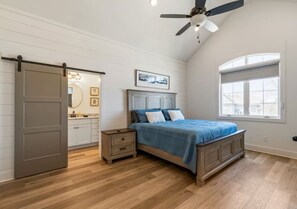 4 soverom, strykejern/-brett, reiseseng for barn og wi-fi (inkludert)