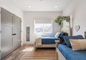 4 bedrooms, iron/ironing board, travel crib, free WiFi
