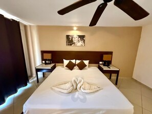 Deluxe Suite, 1 King Bed, Balcony, City View | 1 bedroom, free WiFi - MULUC Playa (Playa del Carmen)