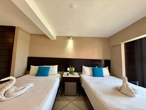 Deluxe Suite, 2 Queen Beds, Balcony, City View