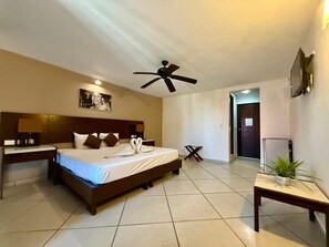Suite Deluxe, 1 cama King size, balcón, vista a la ciudad | 1 habitación, minibar y wifi gratis 