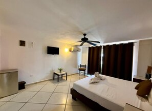 Suite Deluxe, 1 cama King size, balcón, vista a la ciudad | 1 habitación, minibar y wifi gratis 