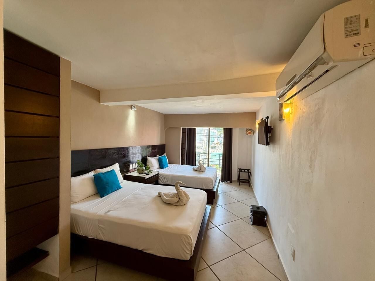 豪華套房, 2 張加大雙人床, 露台, 城市景 | 1 間睡房、免費 Wi-Fi