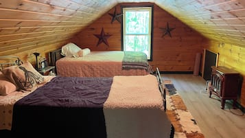 2 bedrooms, desk, WiFi, bed sheets