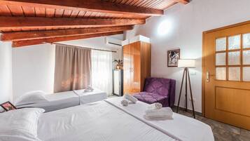 1 bedroom, desk, iron/ironing board, WiFi