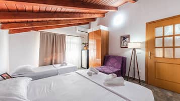 1 bedroom, desk, iron/ironing board, WiFi