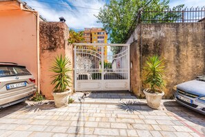 Property grounds - Guesthouse `Hapa të Lehtë` -  Room 3 - Pro Bono by PikHost (Shkodër)