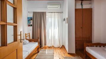 1 bedroom, desk, iron/ironing board, WiFi