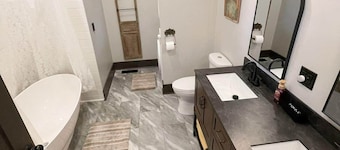 Historic Huntington Grocery Hot Tub Getaway