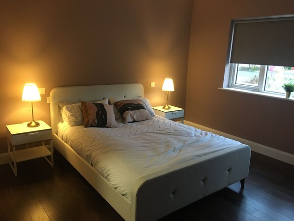 5 bedrooms, desk, iron/ironing board, travel cot