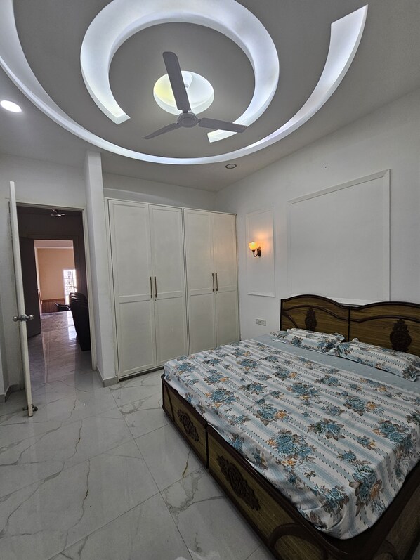 2 bedrooms, WiFi, bed sheets