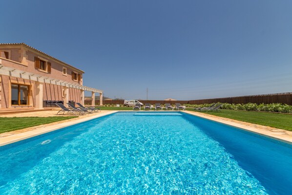 Vila | Piscina | Piscina interna, piscina externa