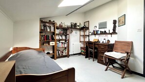 A bedroom with a bed, a desk, a chair, and a bookshelf. - Bleu Courant - T4 current view (Mimizan)