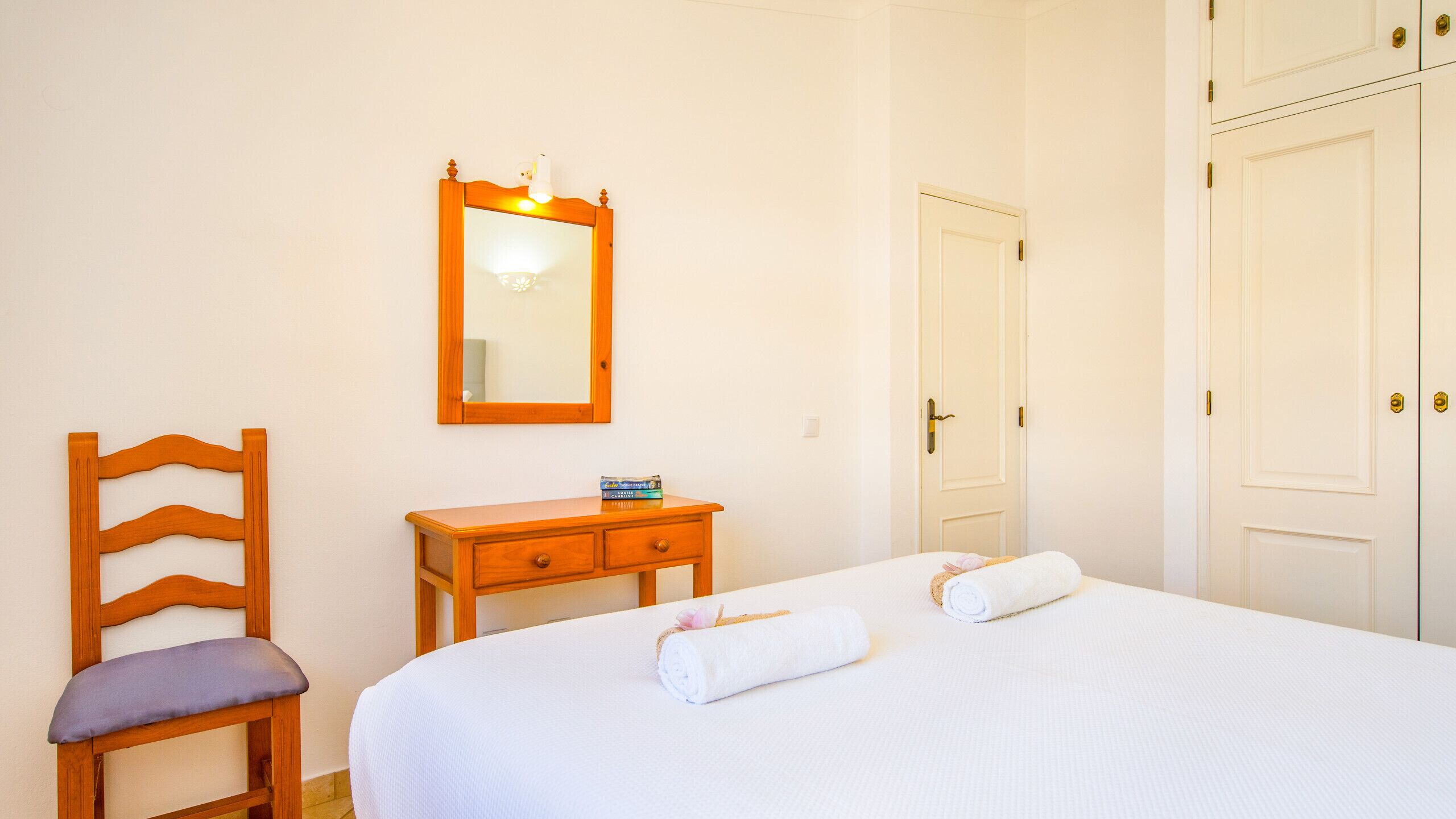 2 dormitorios, tabla de planchar con plancha, wifi gratis y ropa de cama