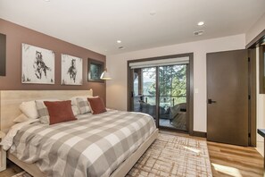 7 bedrooms, iron/ironing board, WiFi, bed sheets - Sunset View Retreat: Theater & Hot Tub Suncadia (Cle Elum)