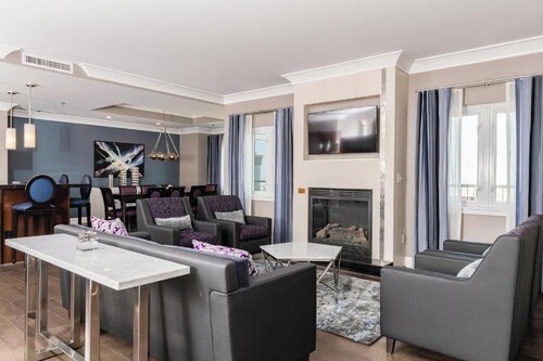 Experience Anaheim Close to Disney, Stay in Style with Comforts of Home