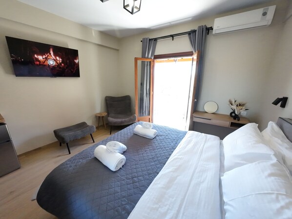 Zimmer, Balkon, Stadtblick