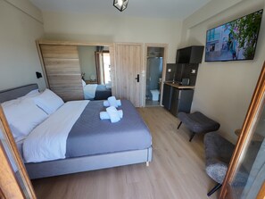 Zimmer, Balkon, Stadtblick | Eigene Küche