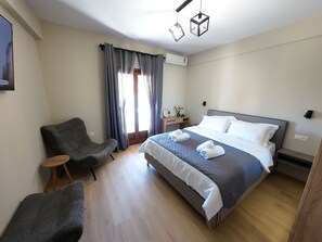 Interior - Nel Paese Room (Skiathos)