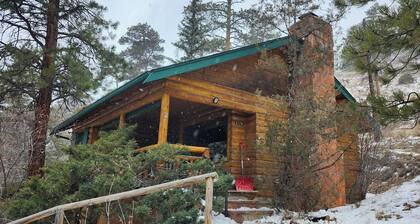 "Historic Mountainside Cabin At Braeside" Pet friendly.