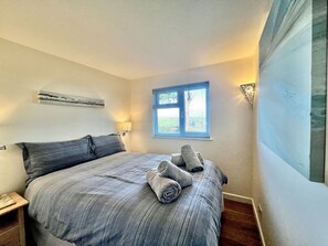 2 slaapkamers, een bureau, een strijkplank/strijkijzer, gratis wifi