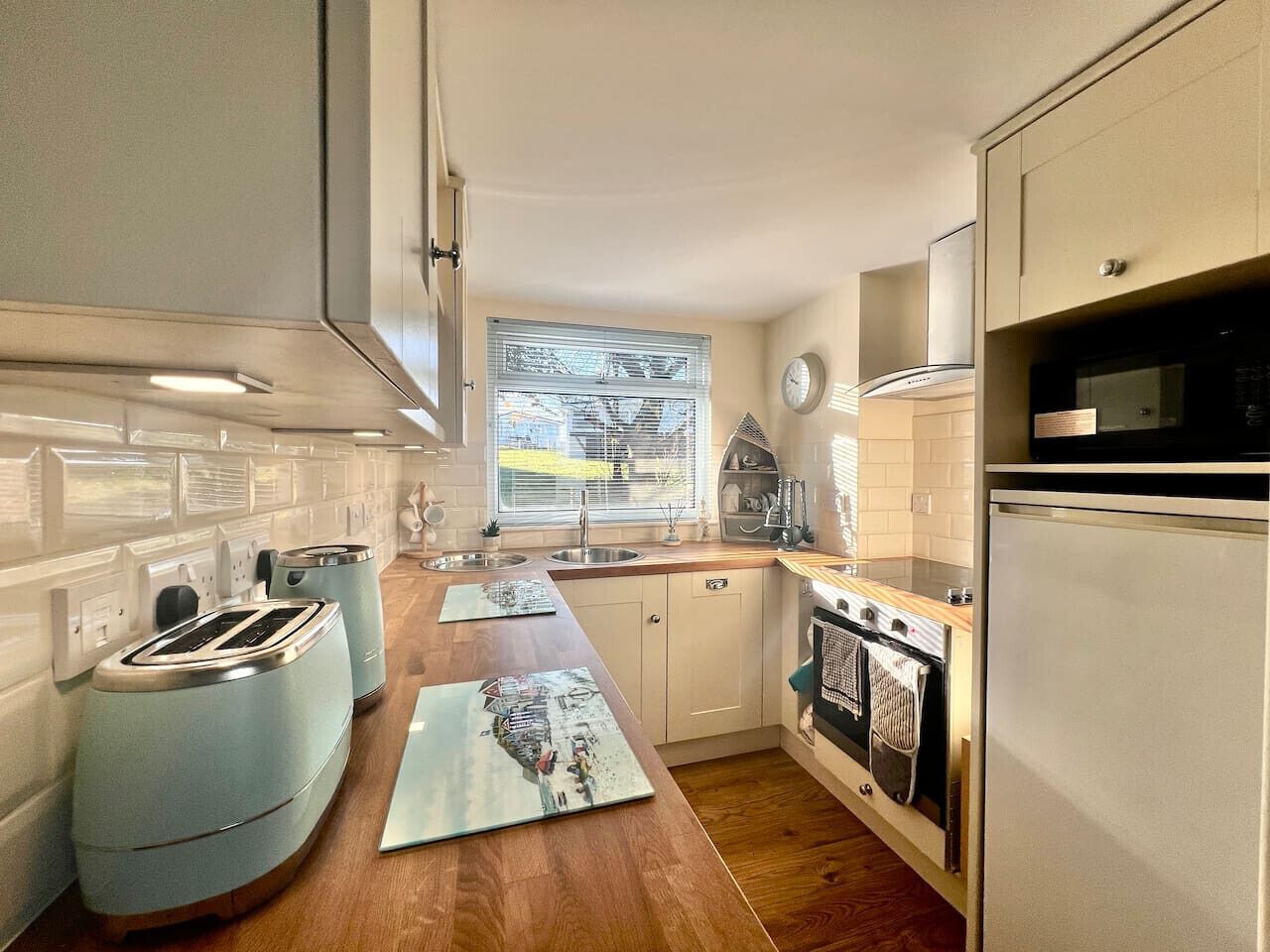 Fridge, microwave, oven, dishwasher