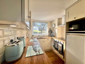 Køleskab, mikrobølgeovn, ovn, opvaskemaskine