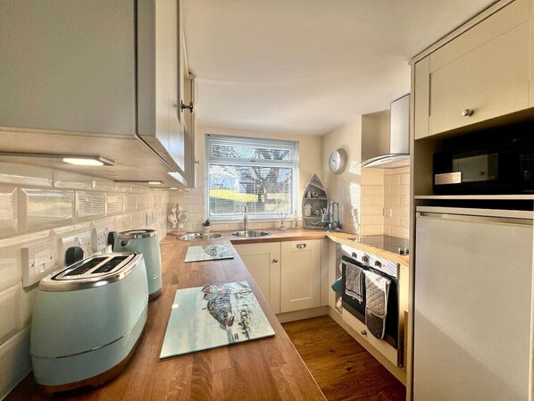 Refrigerador, microondas, horno, lavavajillas