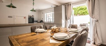Stylish Cosy 3 Bedroom Cottage with parking in Topsham