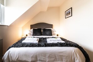 3 habitaciones, escritorio, tabla de planchar con plancha y wifi gratis