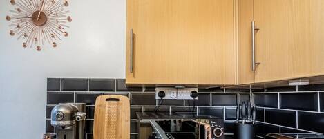 Frigorifero, microonde, forno, piano cottura