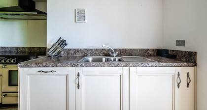 Ocean views, peace and quiet in this homely flat