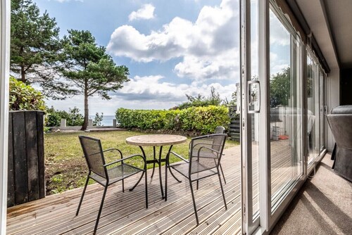 2 BR Seaside Flat/ Parks 2 - Garden & Ocean Views